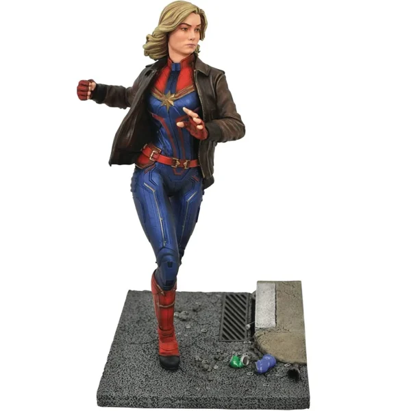 Captain Marvel - Premier Collection Resin Statue